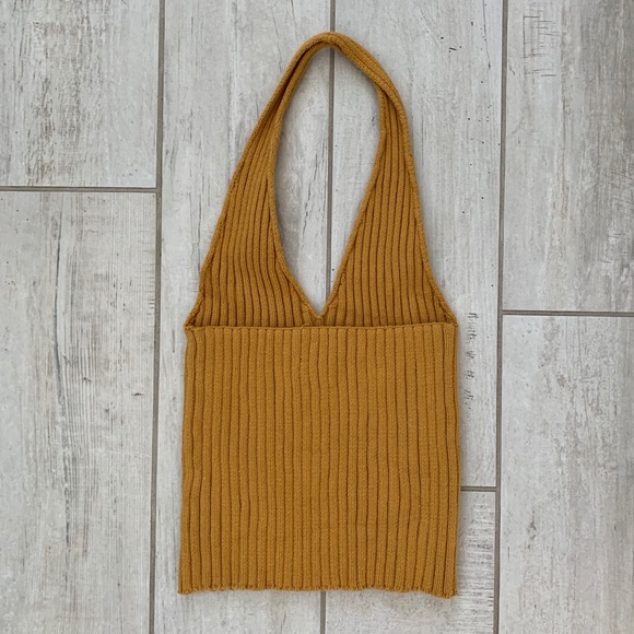 One size fits all Brandy Melville halter top - Picture 2 of 2